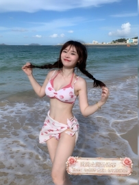 晨曦 160cm/45kg/Dcup/20歲 介紹：#穴緊水多很敏感 床上功力十足很會搖 熱情主動 服務
