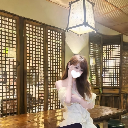 🐱大阪今日出勤推薦😉 編號：1218 151cm/42kg/Dcup/22歳  🍭甜美漂亮的小嬌妻氣質，笑