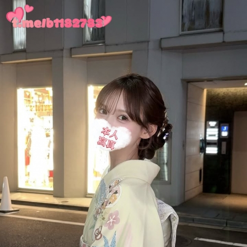 清純甜美型 純天然的五官 深邃的眼神很迷人
