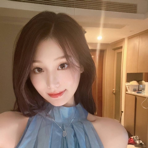 ❤️氣質OL·辦公秘書❤️  🎀vivi160cm-D-25歲  ⭐ #妖妖雙北新竹推薦  💘  口交技術很好 知道男生的敏感點 會對症下藥 女上位搖動着柔軟的腰肢  戰鬥力超持久 邊呻吟邊自己摸胸 可以大大方方的玩~出來玩就是要盡興