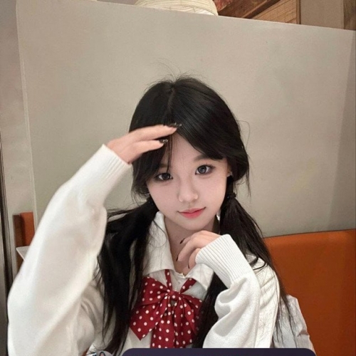 看我外表是不是會覺得我很乖巧可愛，沒錯呀！我在學校是好學生在家裡是乖乖女沒有錯，