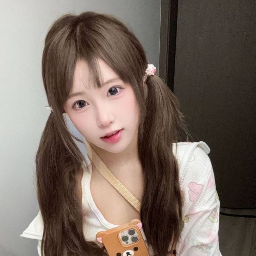 長相甜美 經驗豐富 床上淫蕩小騷貨 大膽的做愛風格