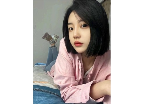 冰山臉+甜美反差 ✨超會擺姿勢、拍起來超殺