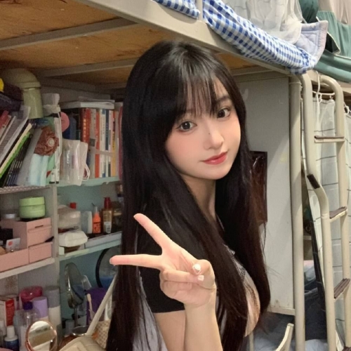 剛成年的小清新嫩妹！ 穿上制服青春力滿點「幼齒の神顏值」 試車恩客直呼：這位真的很