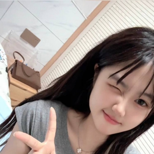 白皙清秀氣質美女 身材姣好 皮膚白嫩 身材比例剛剛好